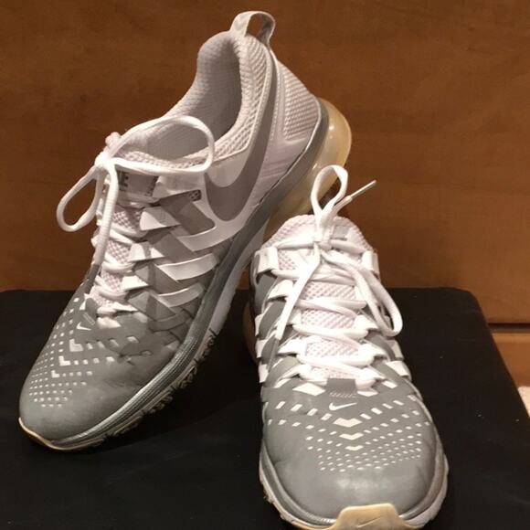NIKE WOVEN TRAINER SILVER WHITE Air Cushioning. 10 - Picture 1 of 7